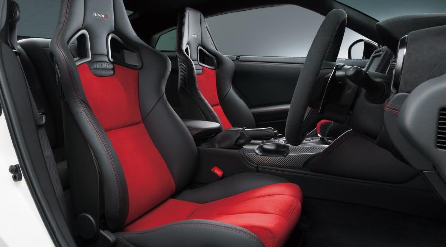 Интерьер Nissan GT-R Nismo 2016 года  (JP) (фото 4 из 7)